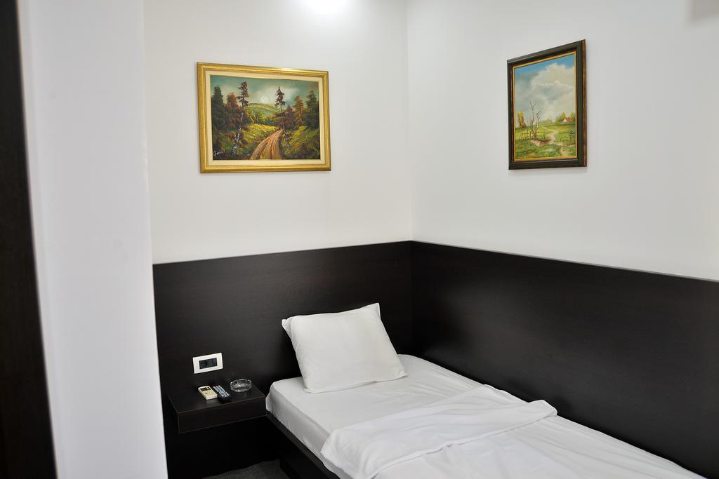 Hotel Golf Kruševac Camera foto